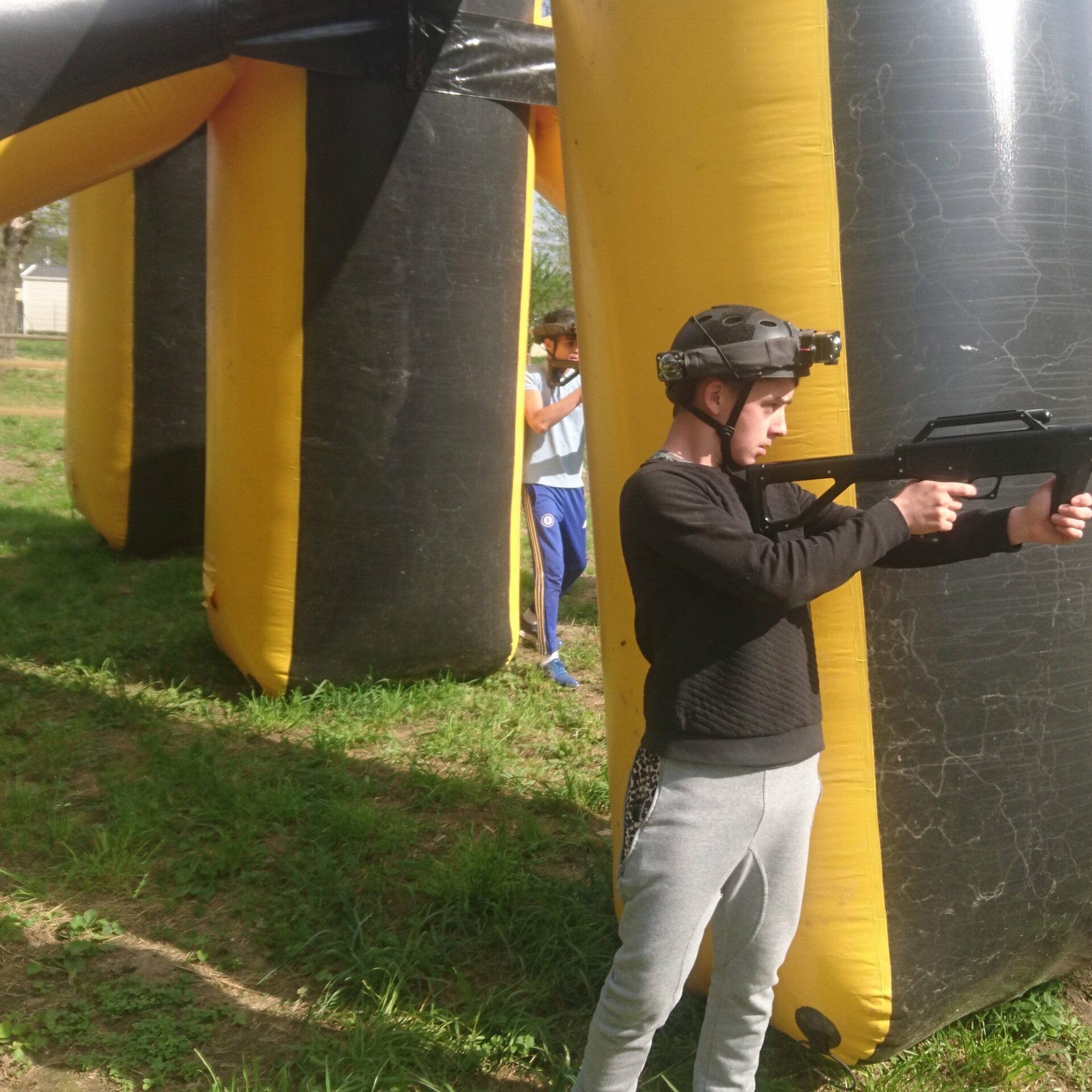 Activité plein air de Laser Game en Ardèche à Vallon-Pont-d'Arc Activité plein air de Laser Game en Ardèche à Vallon-Pont-d'Arc
